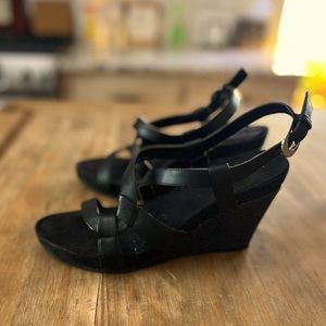 Merona women’s black wedge heel leather sandals buckle loop closure size 7.5.